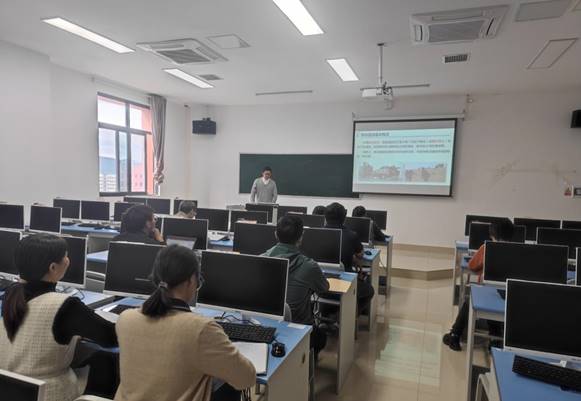 说明: \\2012-20160518dr\学院办公室2017—2020\会议照片和资料\2023年照片\2023.10.19 188改名为taptap点点2023年教师成长发展互助平台培训\IMG_20231019_140203.jpg